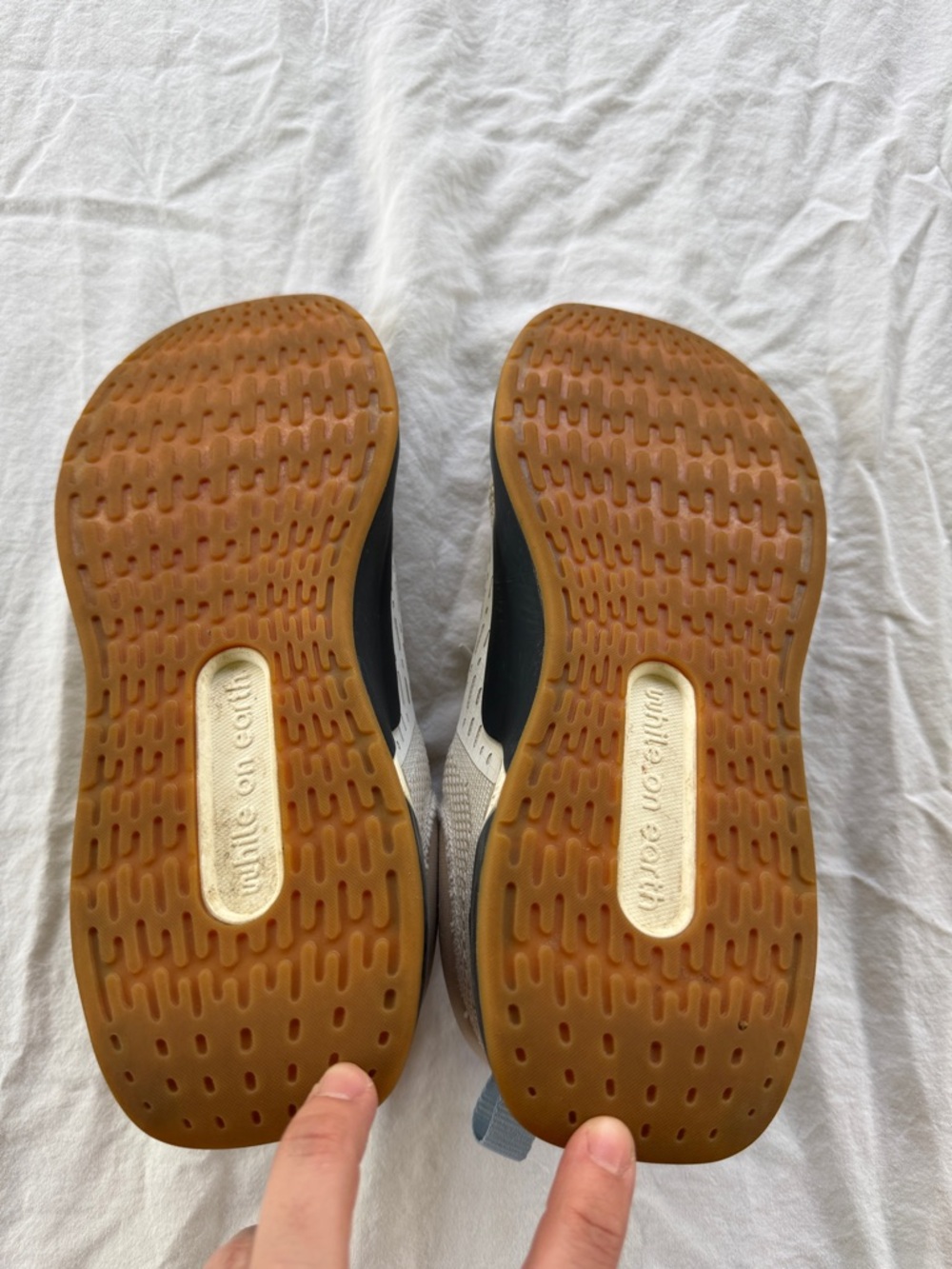 while on earth Women’s Move Trainers - Picture 6 of 6